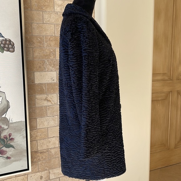 MAXMARA Size 4 Navy Blue Faux Shearling Peacoat with Dark Brown Buttons - Picture 4 of 8